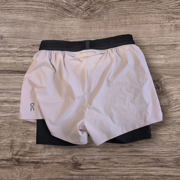 On 5" Performance 2-in-1 Women Running Short - Picture 3 of 4